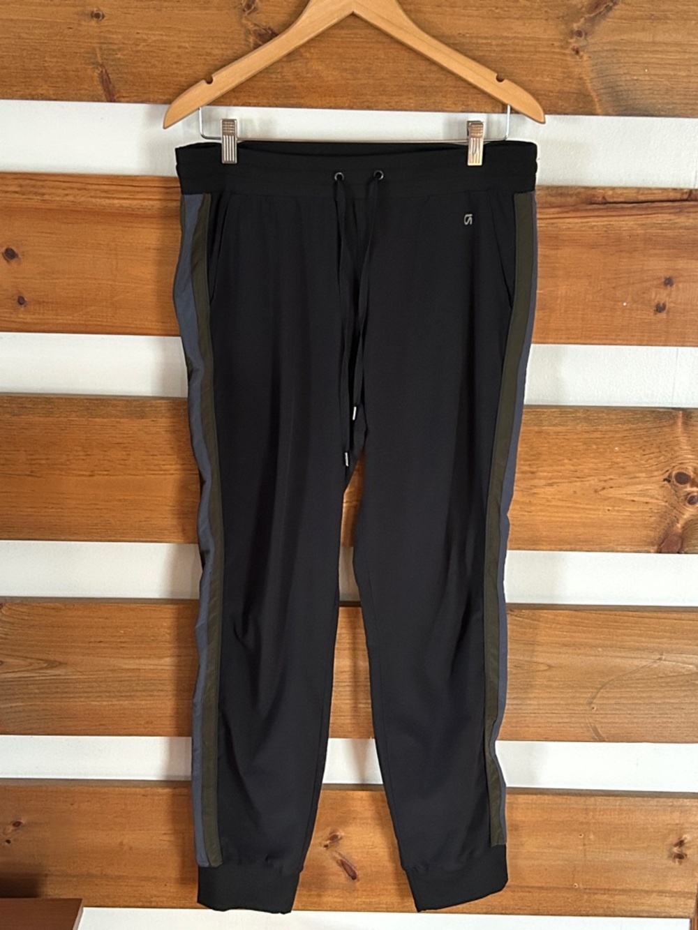 GAP Black Joggers Olive & Gray Stripes Pockets Drawstring Sporty Active Size M